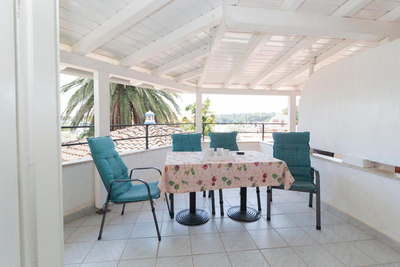 Rooms And Apartments Palma B&B Medulin Exterior foto