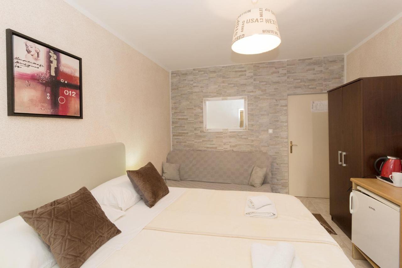 Rooms And Apartments Palma B&B Medulin Exterior foto