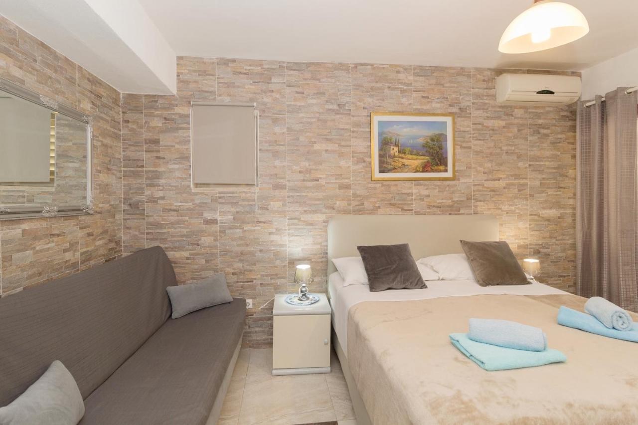 Rooms And Apartments Palma B&B Medulin Exterior foto
