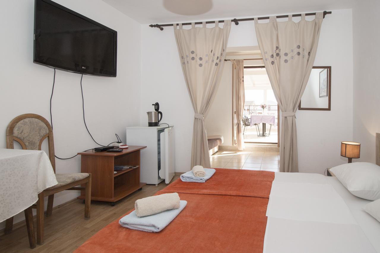 Rooms And Apartments Palma B&B Medulin Exterior foto