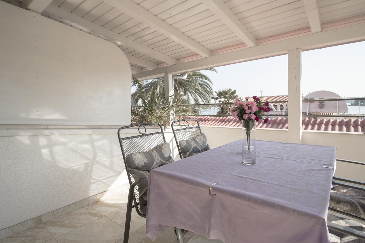 Rooms And Apartments Palma B&B Medulin Exterior foto